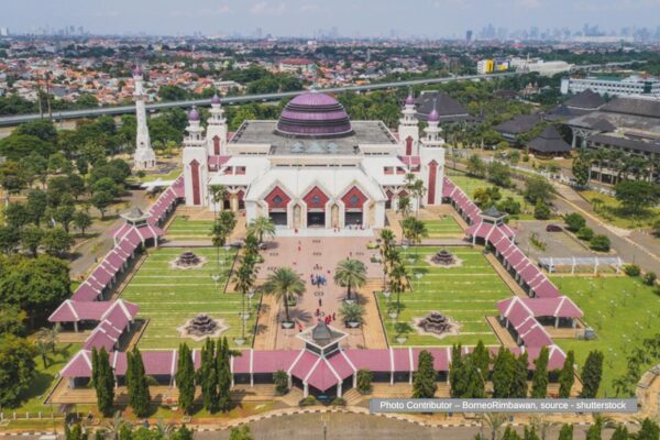 Indonesia, Jakarta Timur. Attin Mosque.