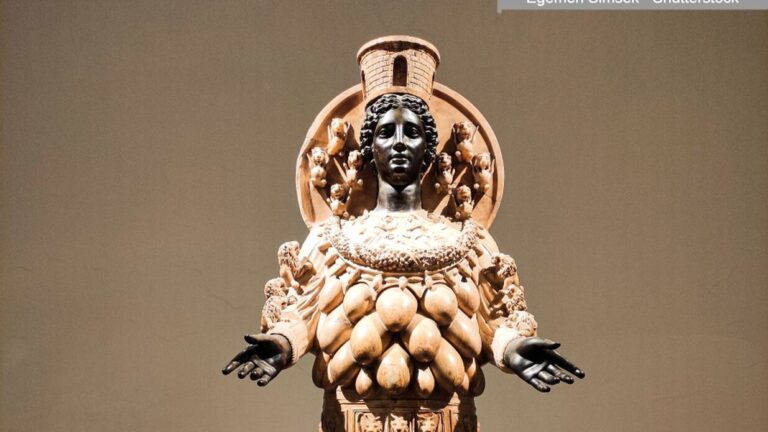 Italy, the Statue of Farnese Artemis, Naples.